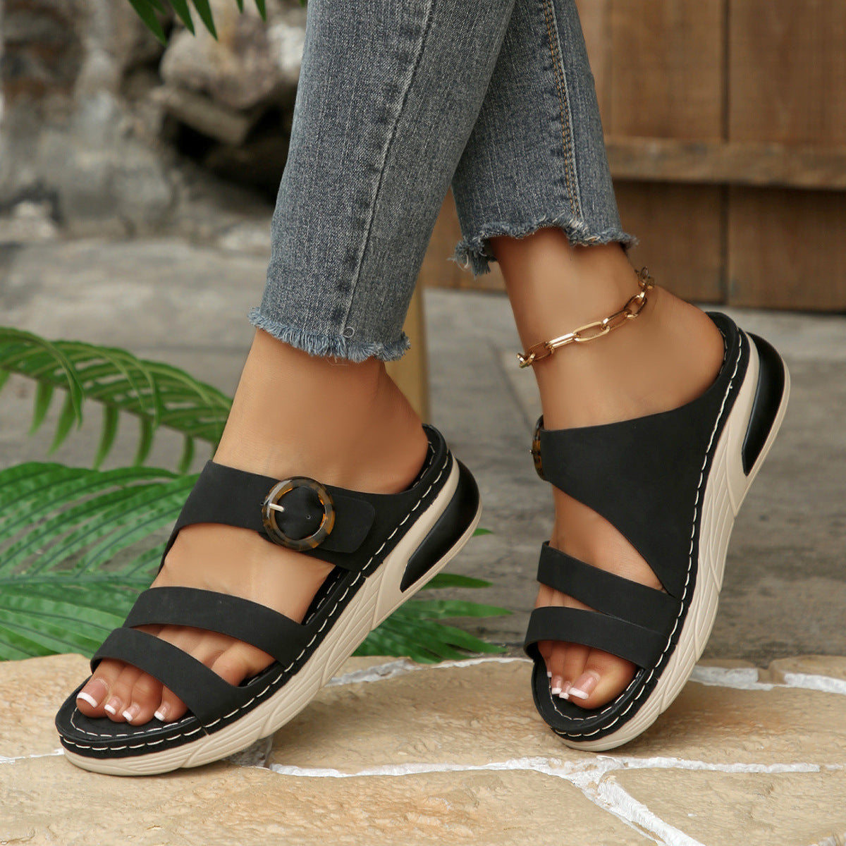 đŸ”¥Trending Now: Women's Thick Sole Platform Slippers – Light & Airy Comfort